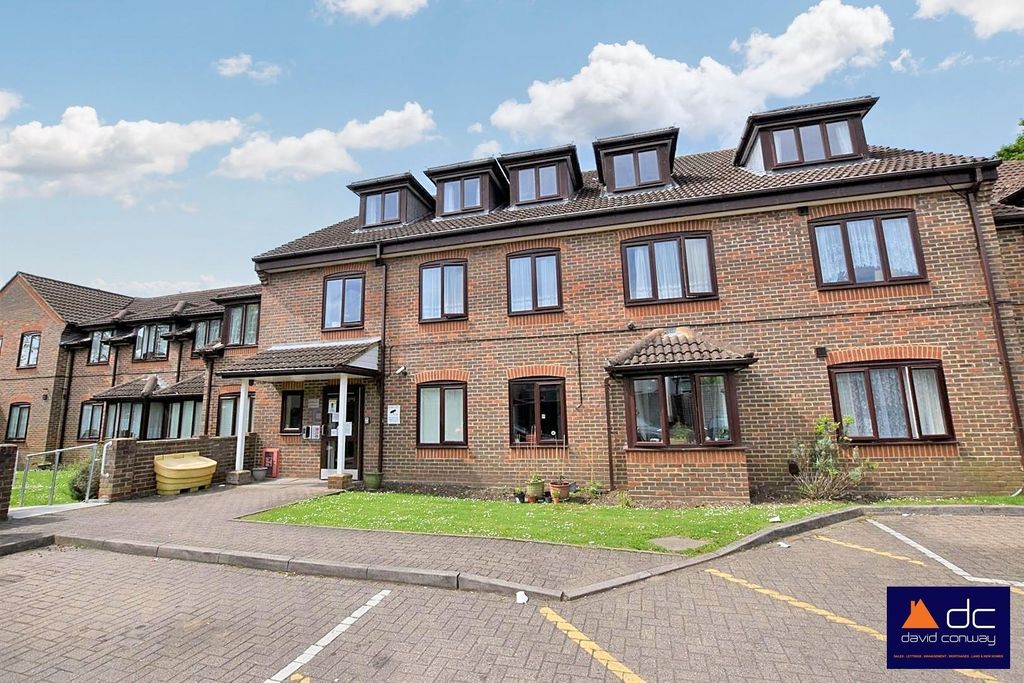 Property photo 1 of 12 Barnetts Court 1.Jpg
