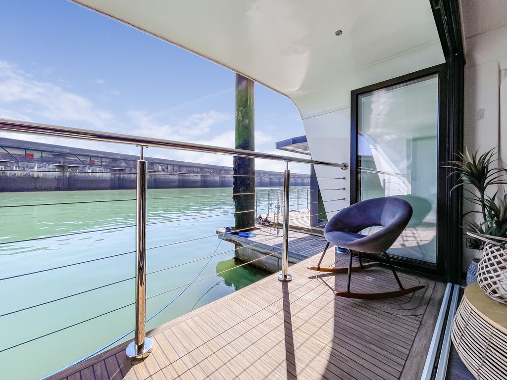 Property photo 3 of 31 Rear Deck