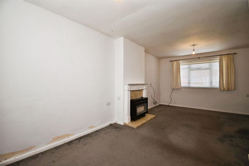 Property photo 2 of 14 Lounge