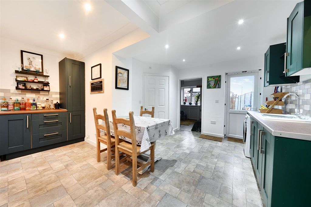 Property photo 1 of 18 Kitchen/Diner