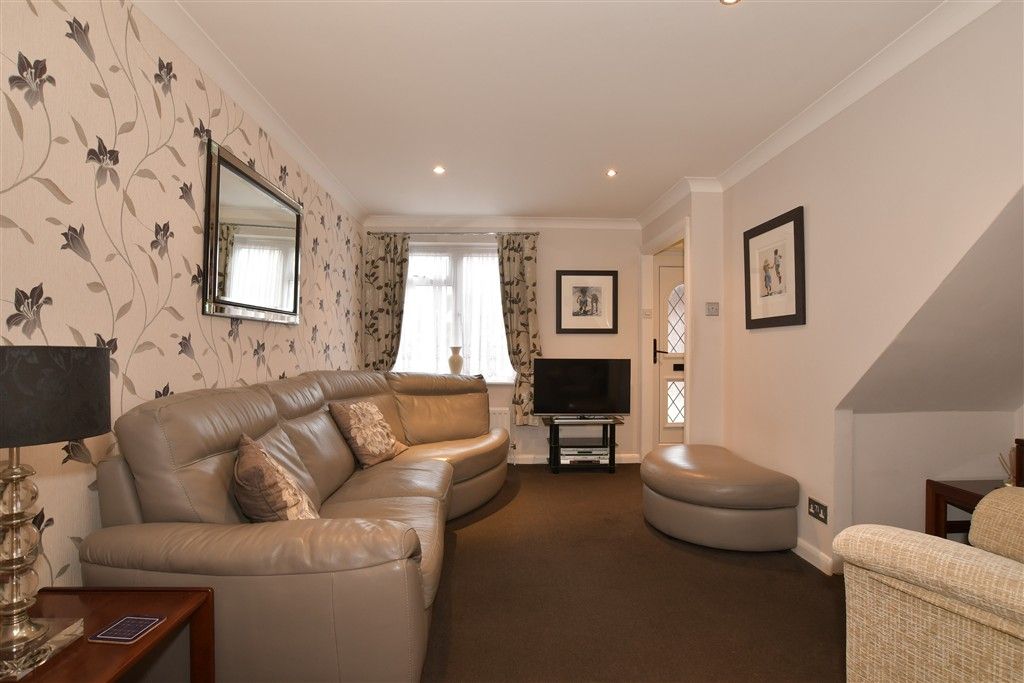 Property photo 3 of 9 Lounge