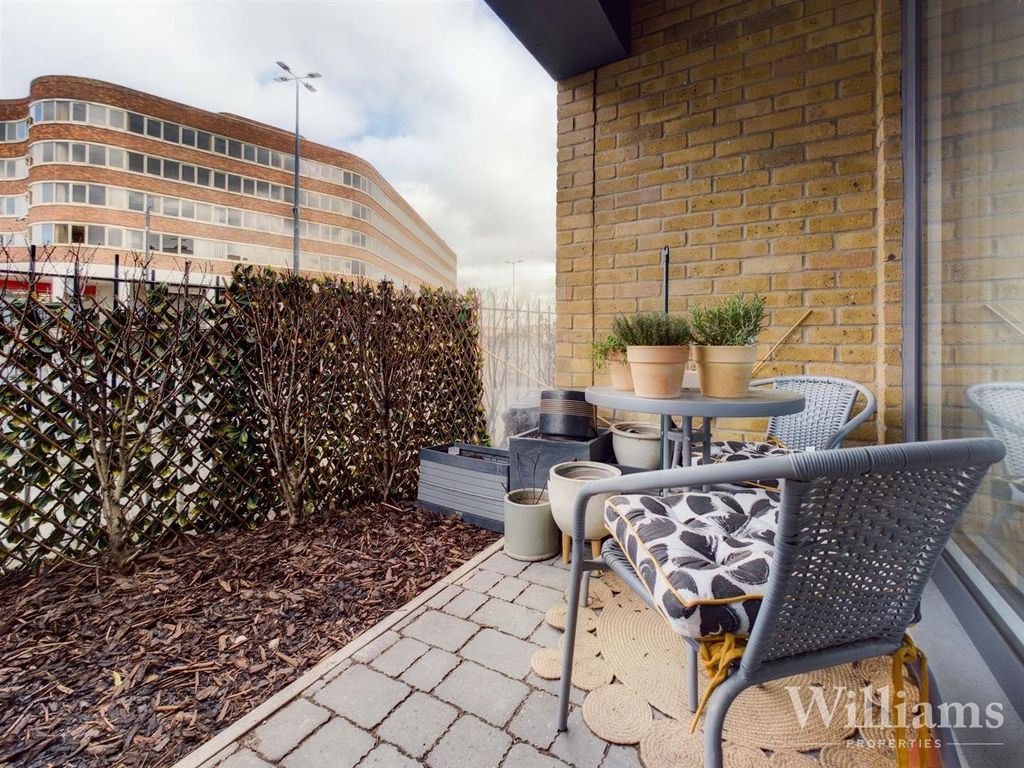 Property photo 1 of 12 Cam01593G0-Pr0028-Still009.Jpg