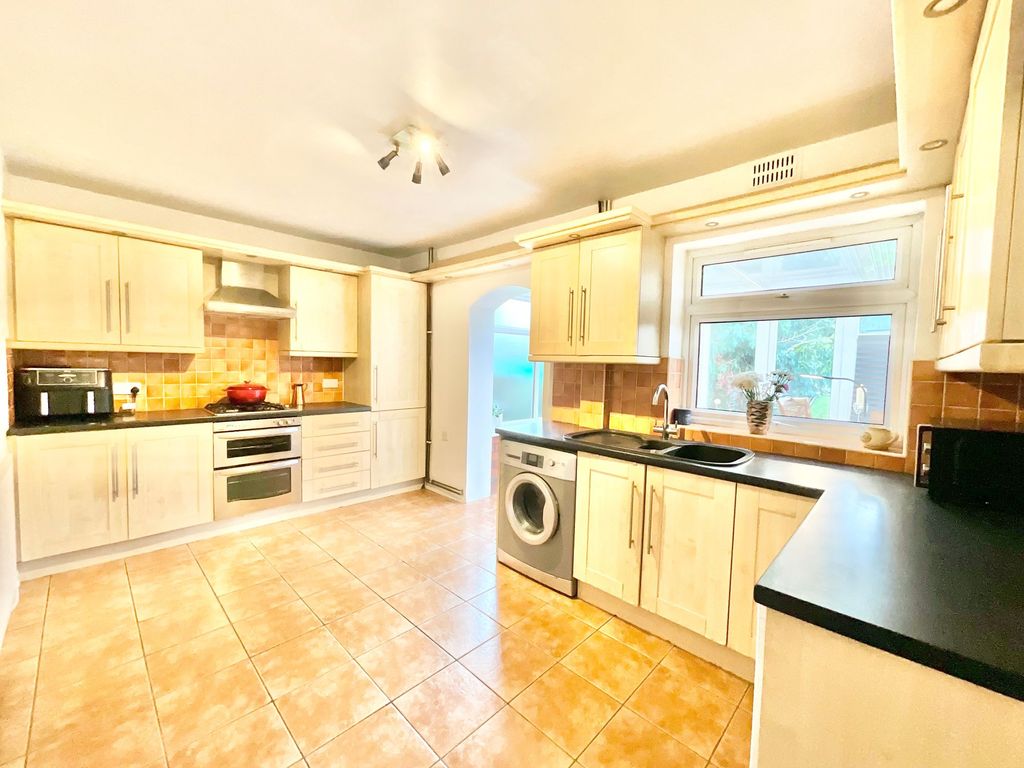 Property photo 3 of 25