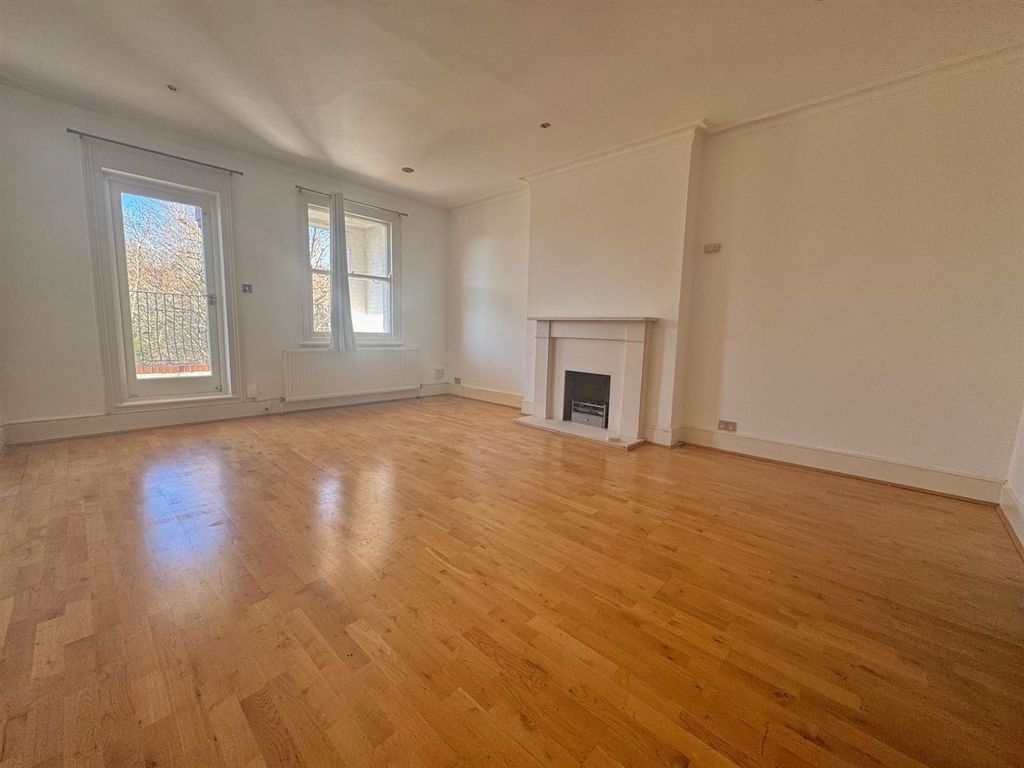 Property photo 1 of 11 Lounge 2_Inpixio.Jpg