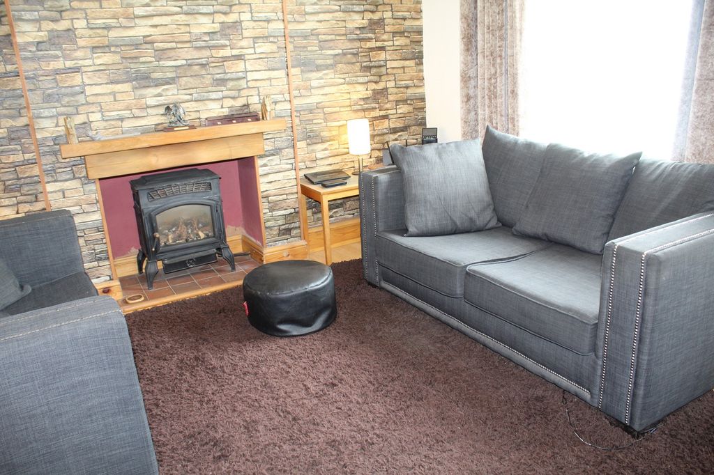 Property photo 3 of 9 Lounge
