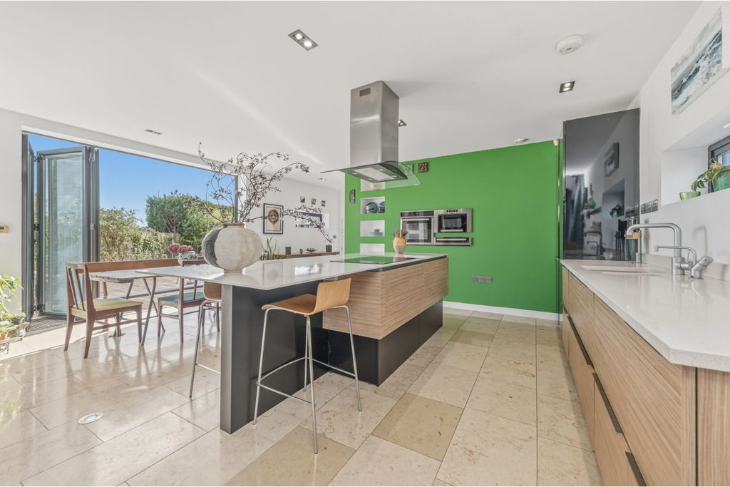 Property photo 3 of 28 Kitchen/Dining Room