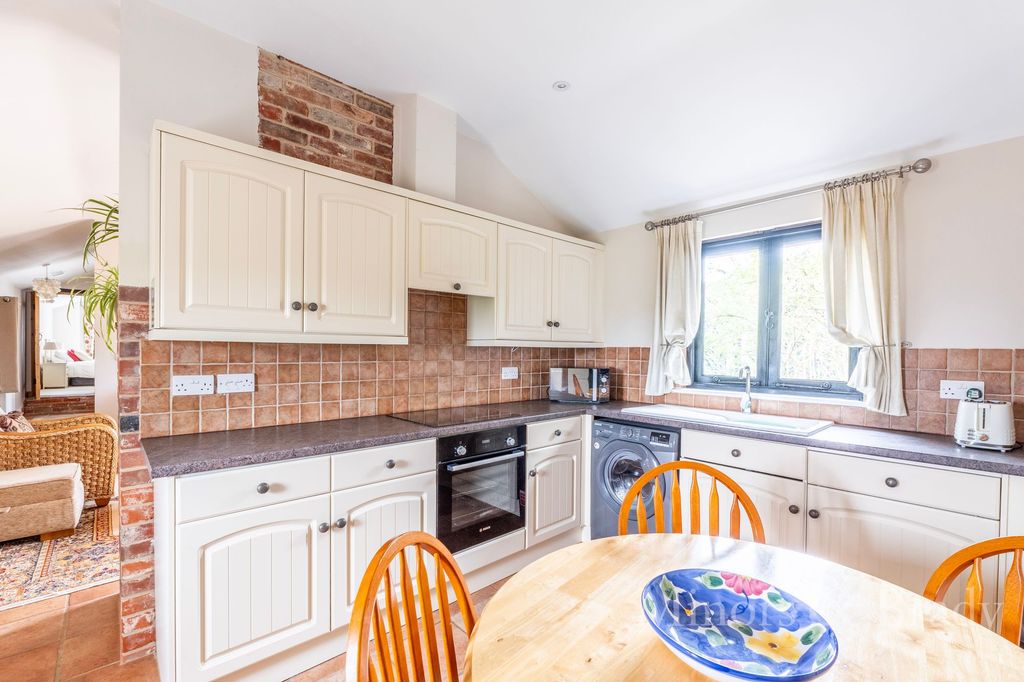 Property photo 2 of 21