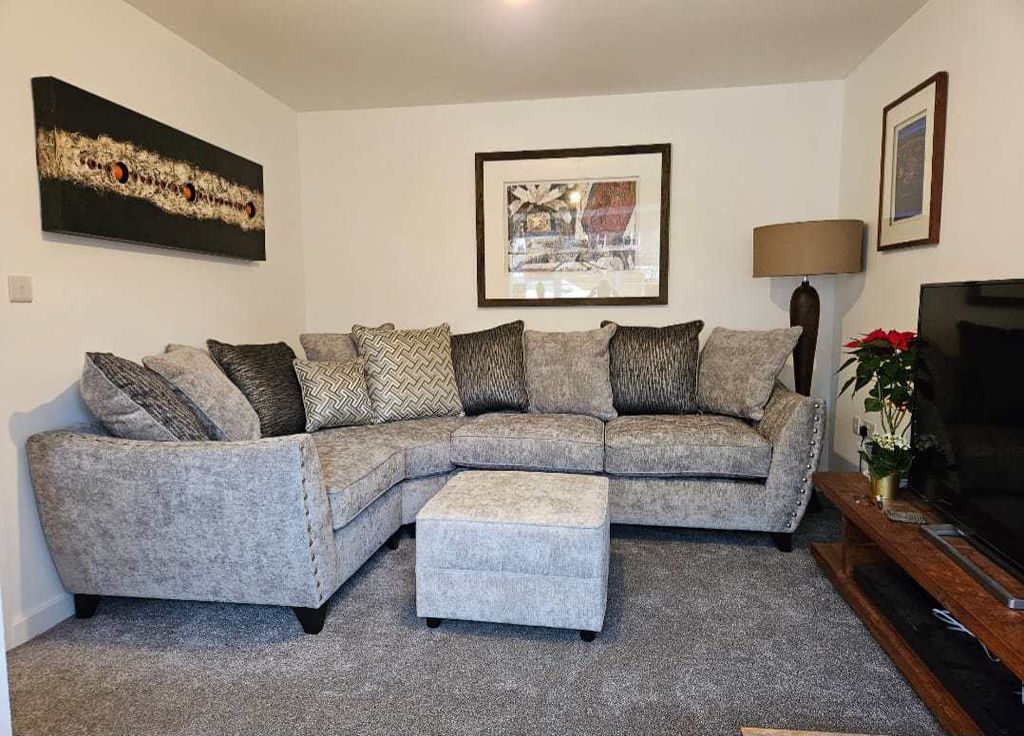 Property photo 2 of 17 Lounge