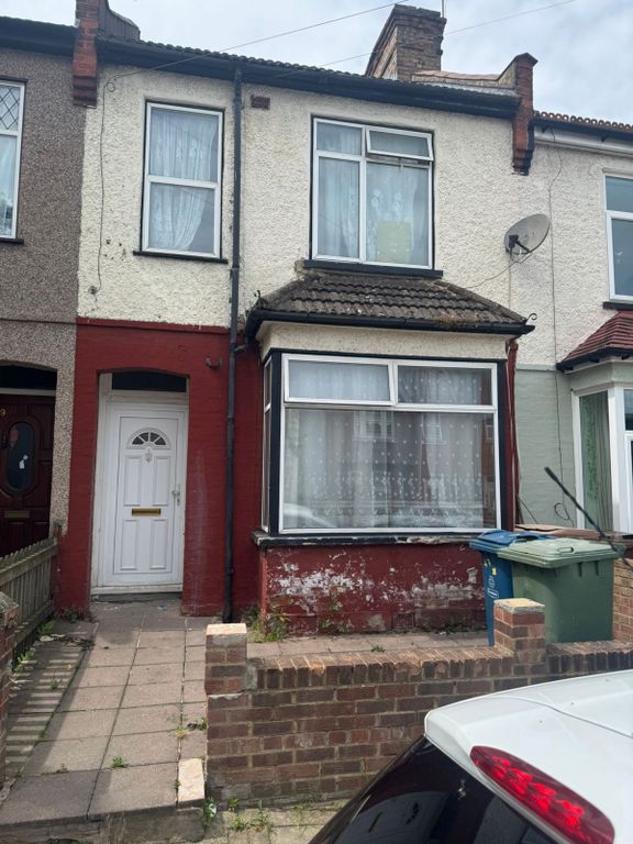 Property photo 1 of 13 5-Bedroom Terraced House To Rent Â€“ Rosslyn Crescent, Harrow, Ha1