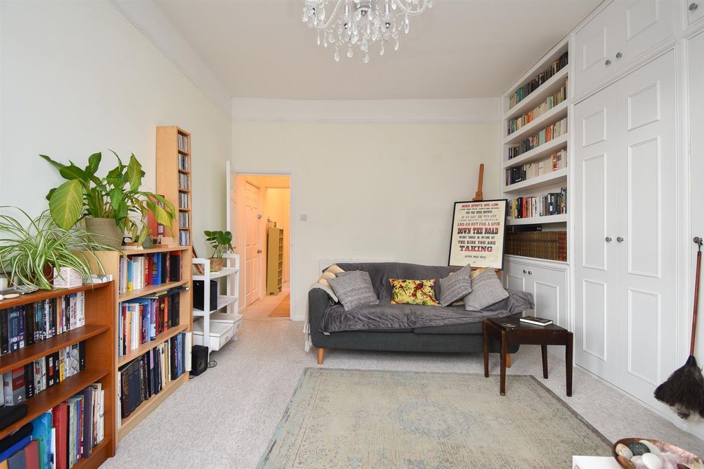 Property photo 3 of 11 Living Room