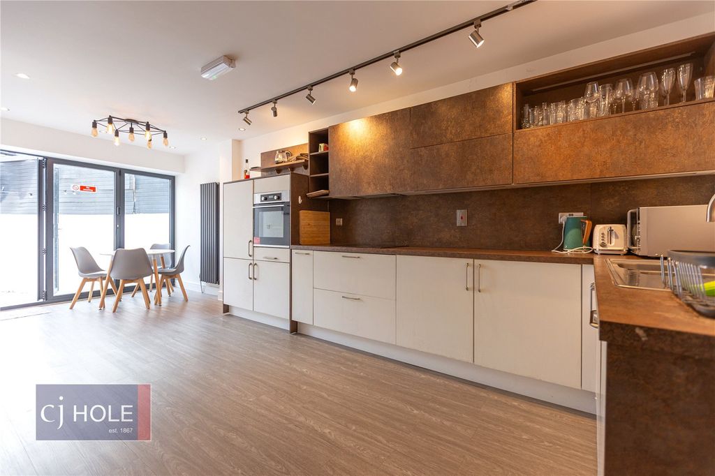 Property photo 1 of 33 Picture No. 64