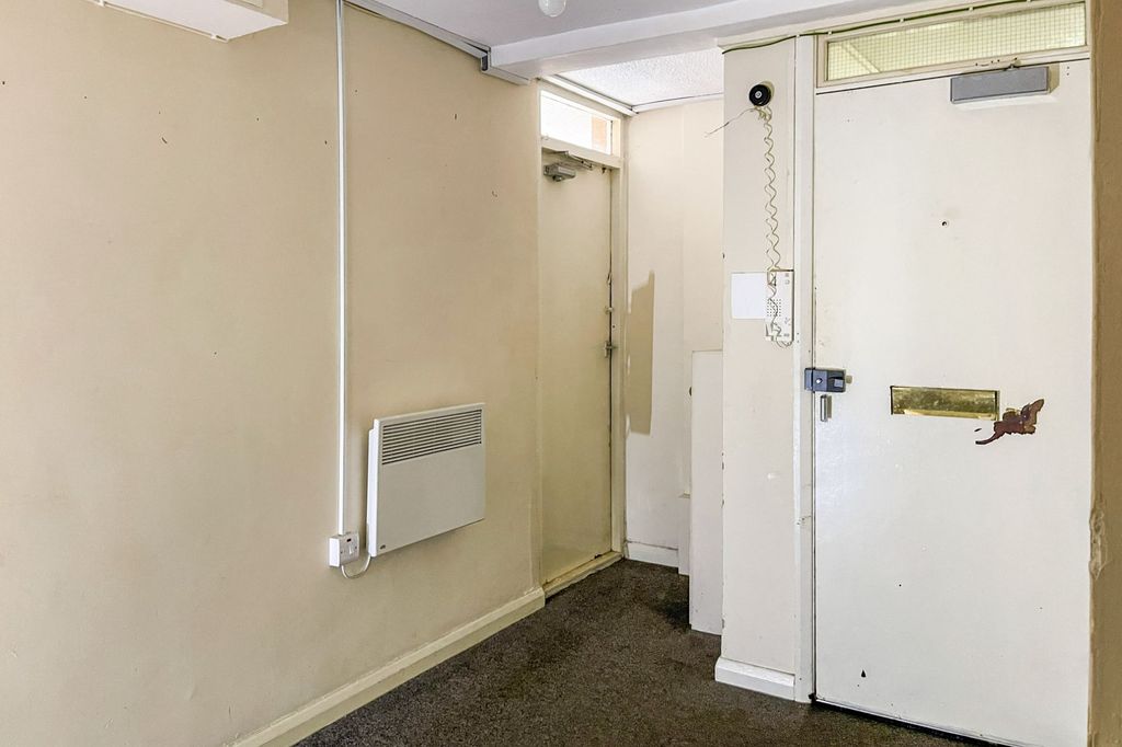 Property photo 2 of 11 14 Kingmere, South Terrace, Littlehampton, Bn17 5Ld