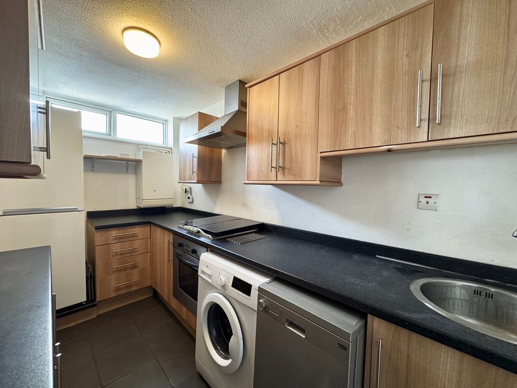 Property photo 3 of 7 Kitchen