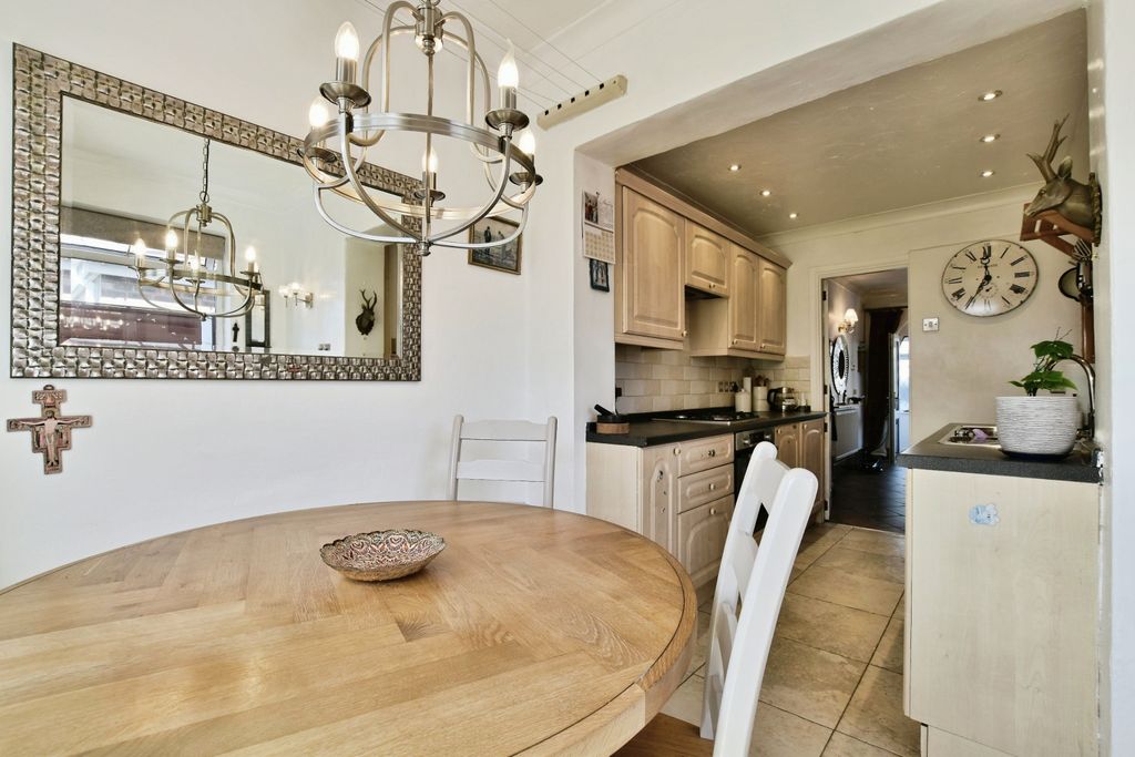 Property photo 3 of 20 Kitchen Diner