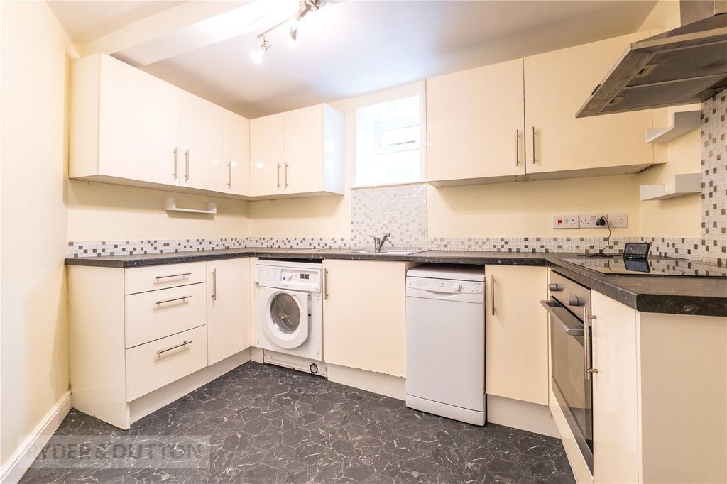 Property photo 3 of 19 Kitchen