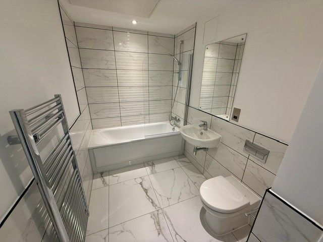 Property photo 2 of 8 Bathroom