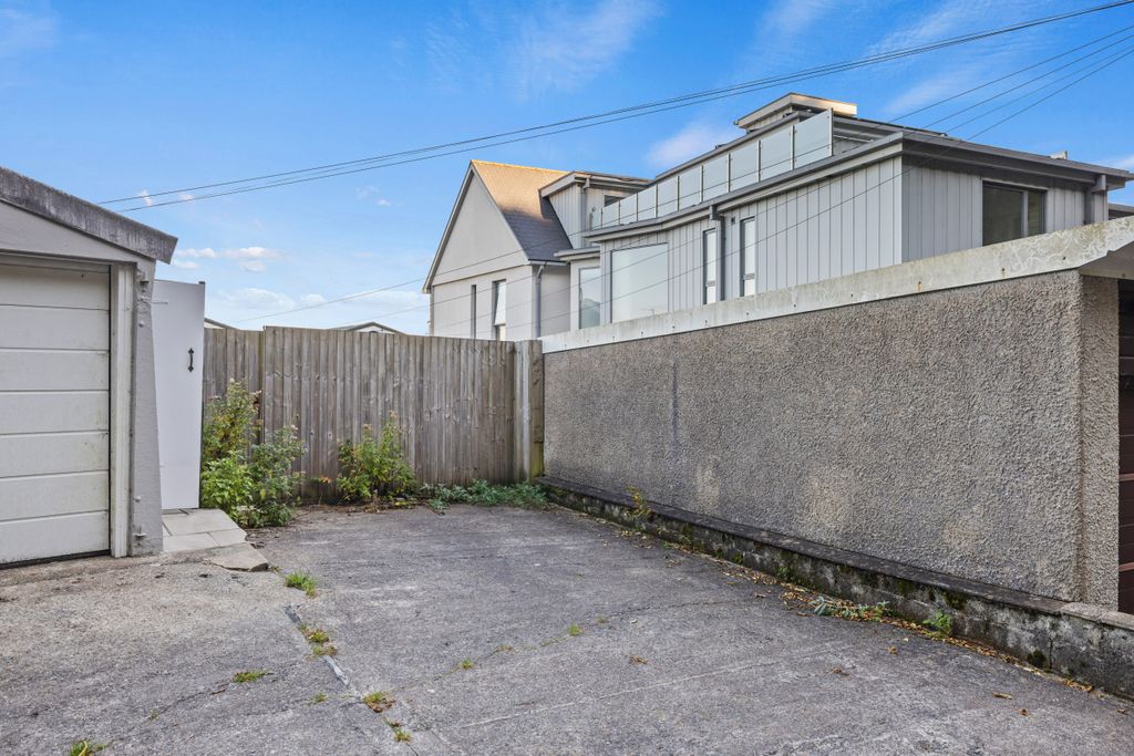 Property photo 3 of 25