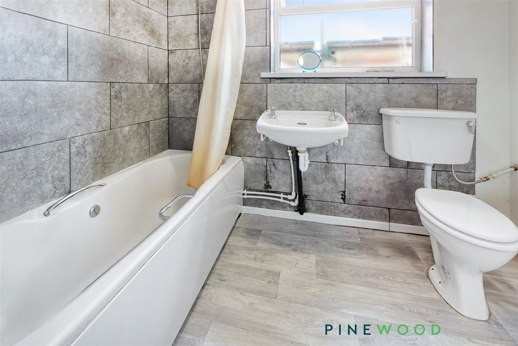 Property photo 2 of 6 Bathroom