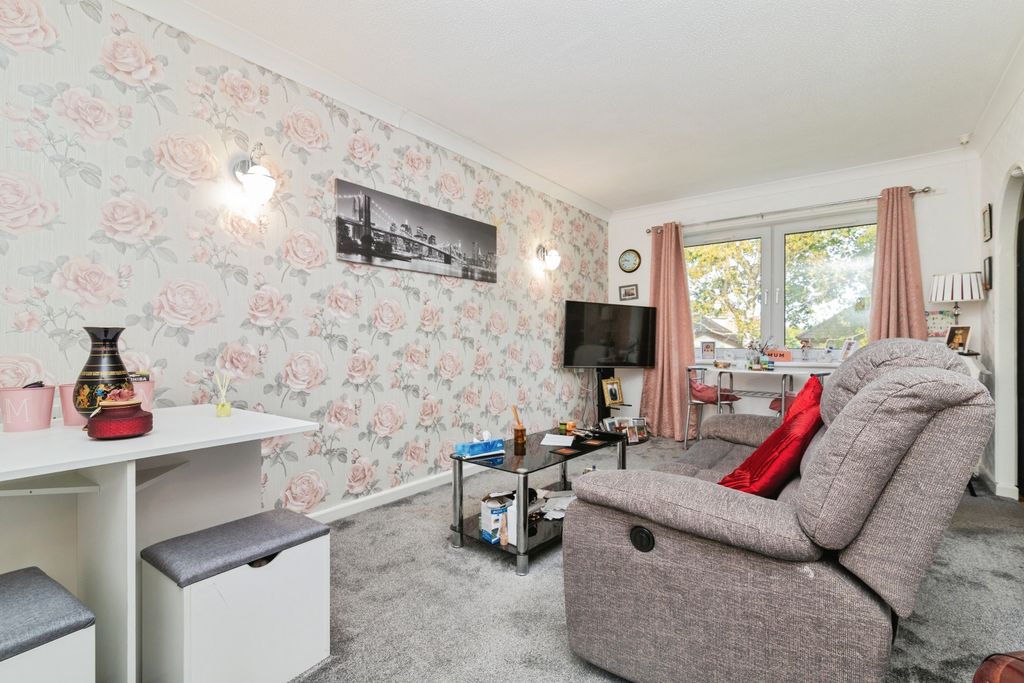 Property photo 2 of 7 Living Room