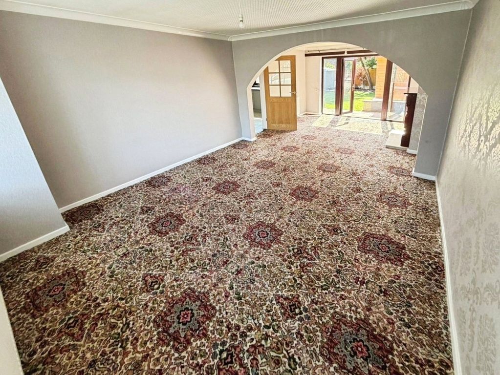 Property photo 3 of 10 Lounge/Dining Room