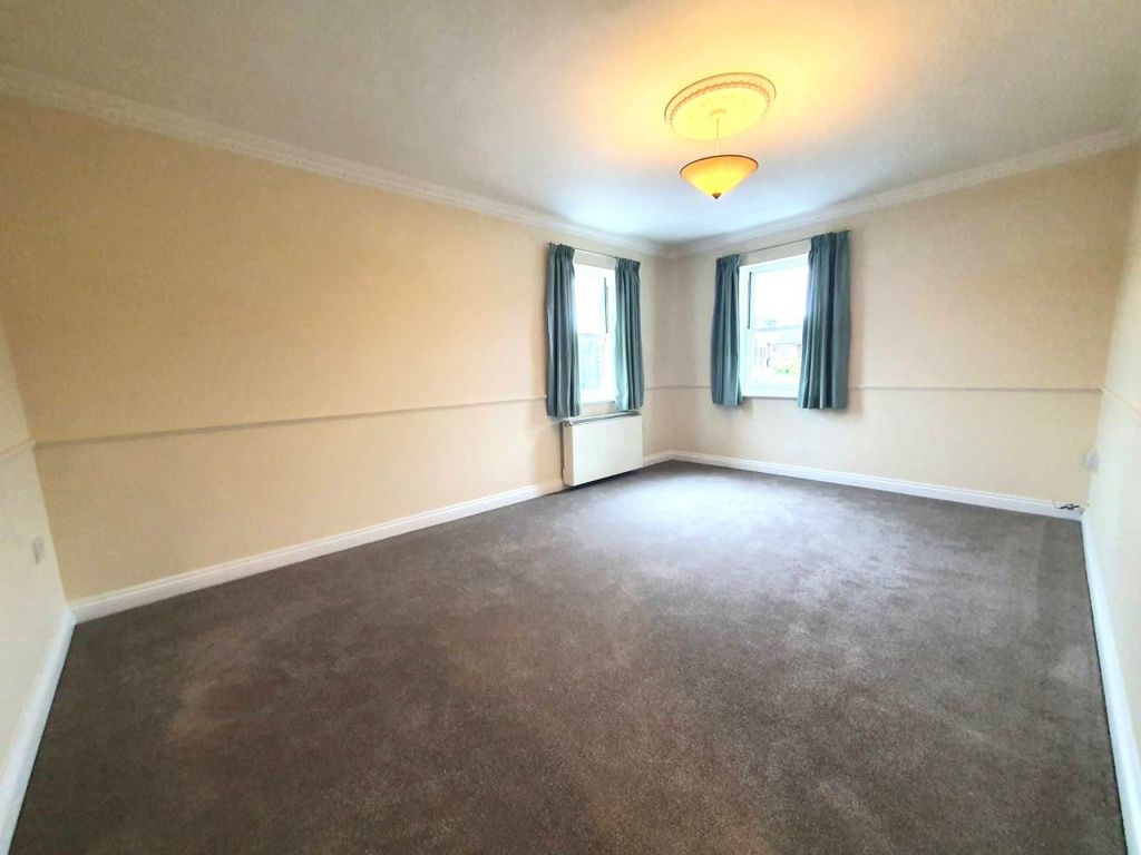 Property photo 3 of 9 Lounge