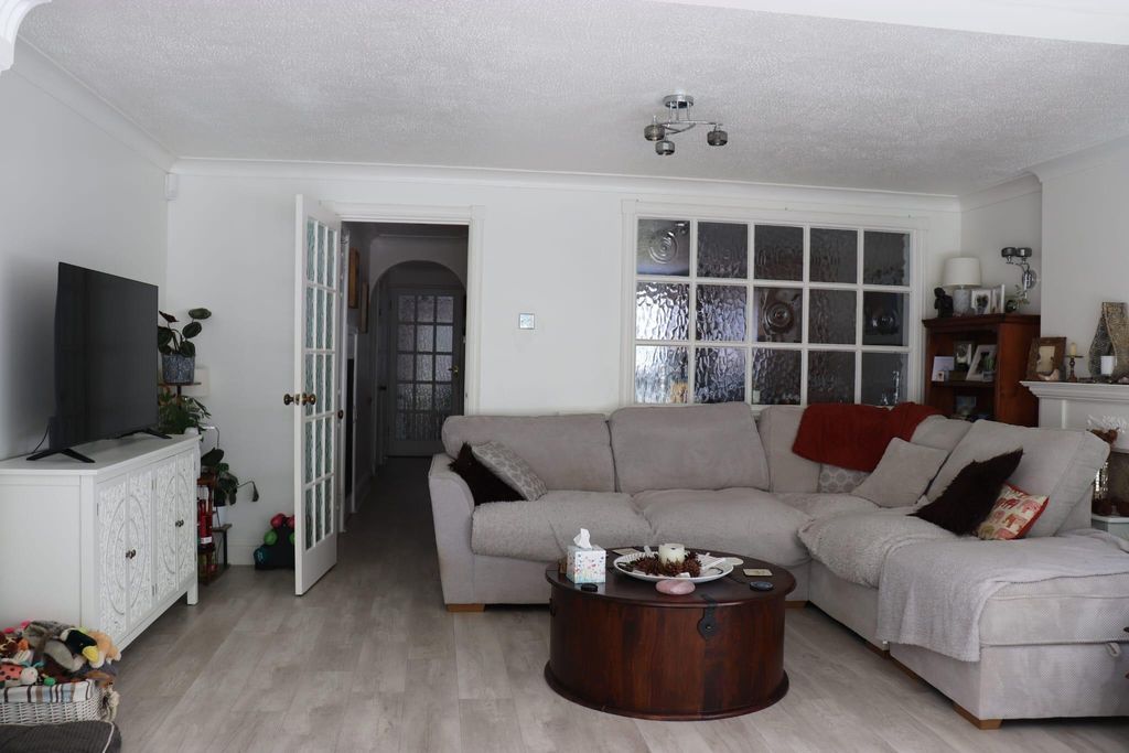 Property photo 3 of 20