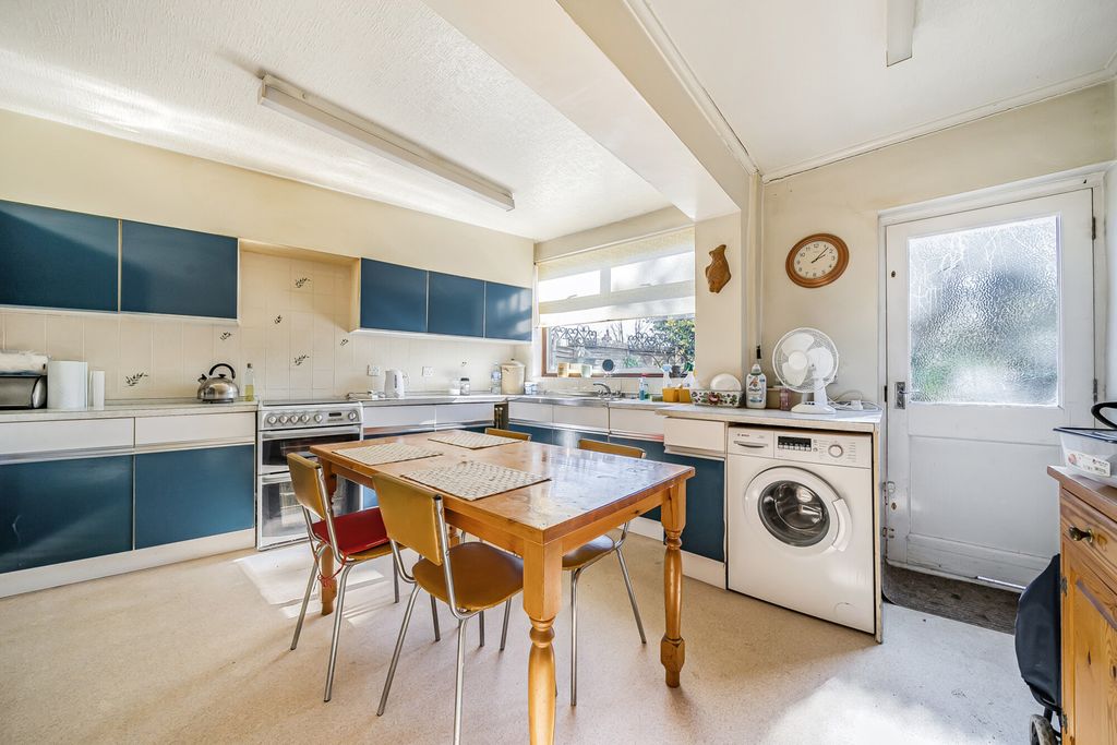 Property photo 3 of 12 Kitchen Diner