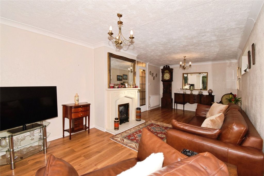 Property photo 2 of 19 Lounge