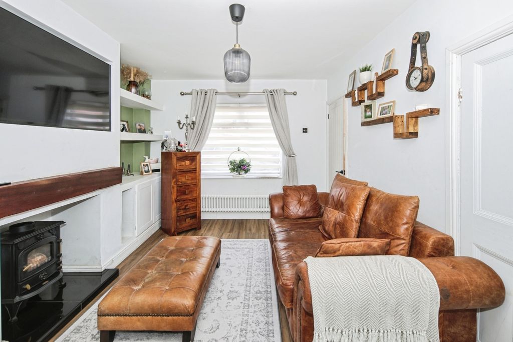 Property photo 2 of 12 Pbox-Img.Jpg