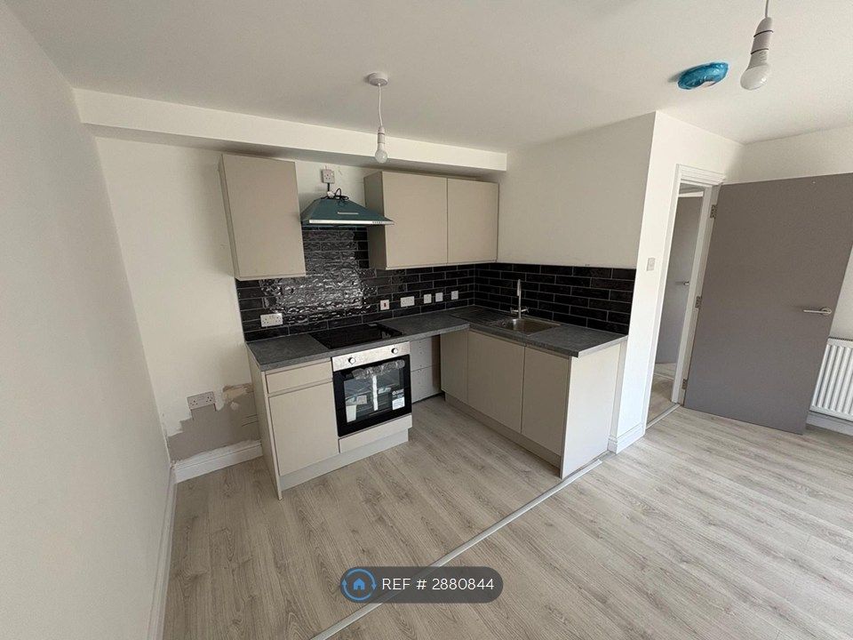 Property photo 2 of 7 Kitchen