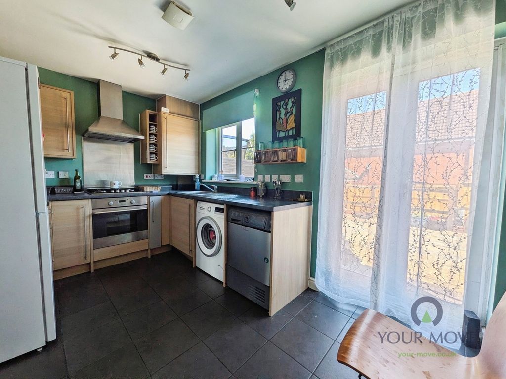 Property photo 3 of 14 Kitchen
