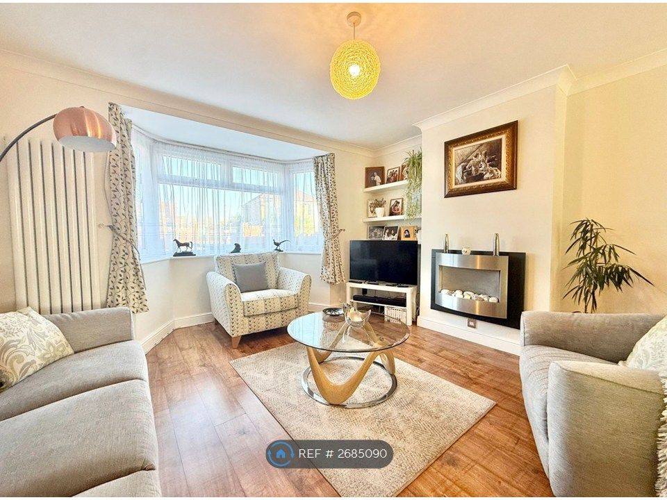 Property photo 1 of 13 Living Room