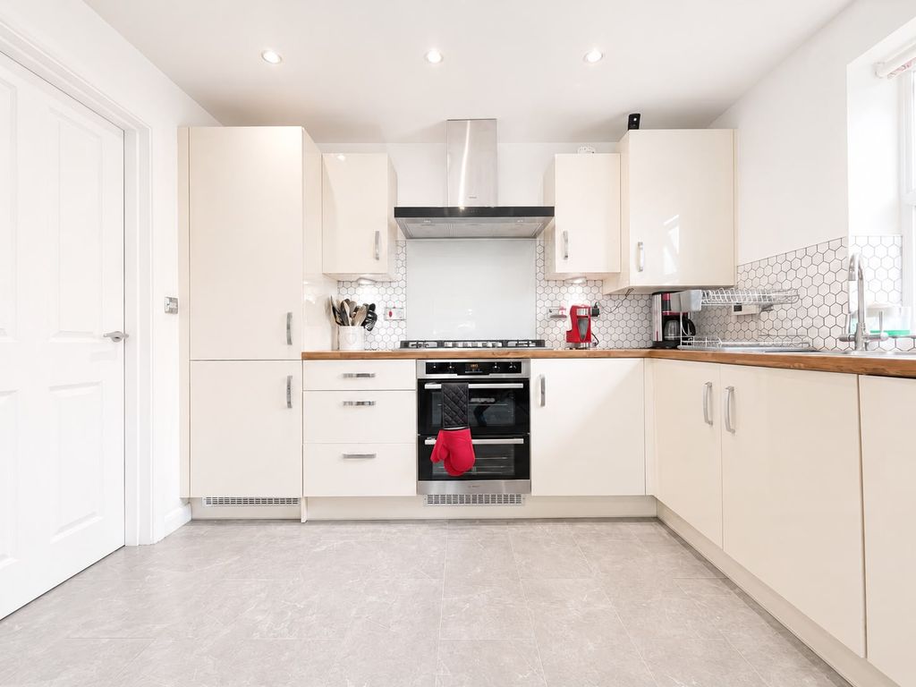 Property photo 2 of 15 Kitchen