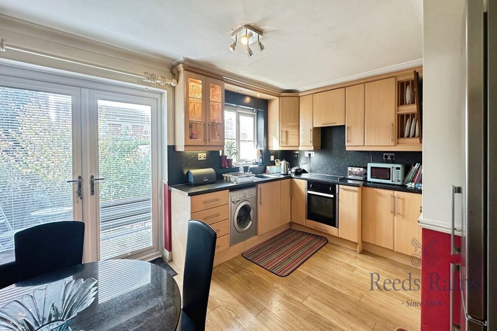 Property photo 3 of 12 Kitchen