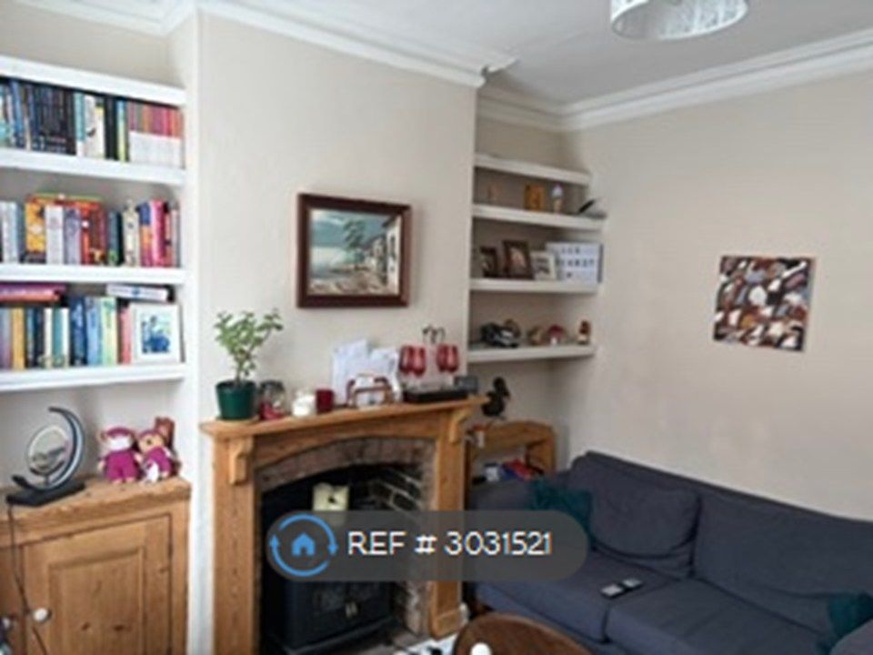 Property photo 2 of 15 Front Room