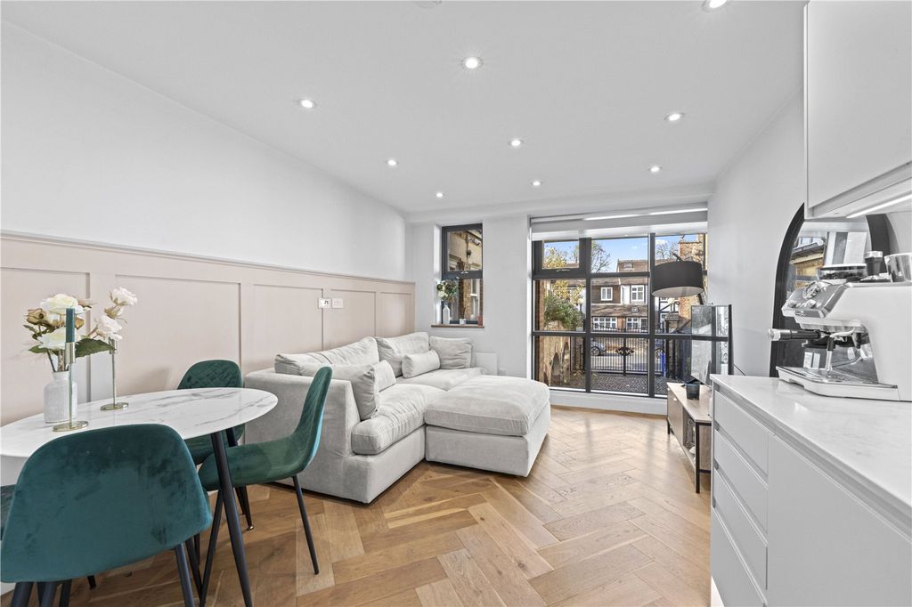 Property photo 3 of 9 Picture No. 63