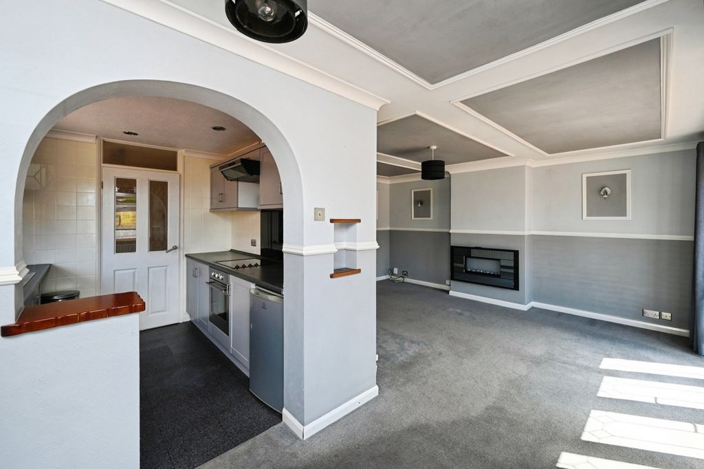 Property photo 3 of 17 Lounge/Diner