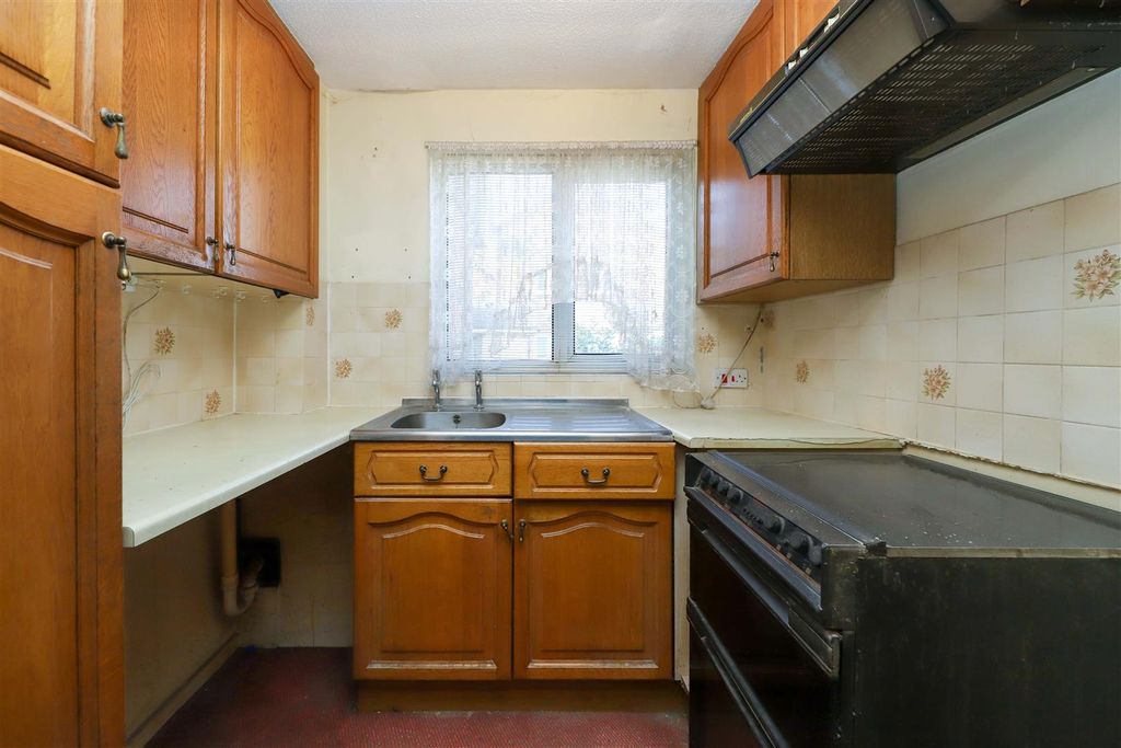 Property photo 2 of 8 Kitchen