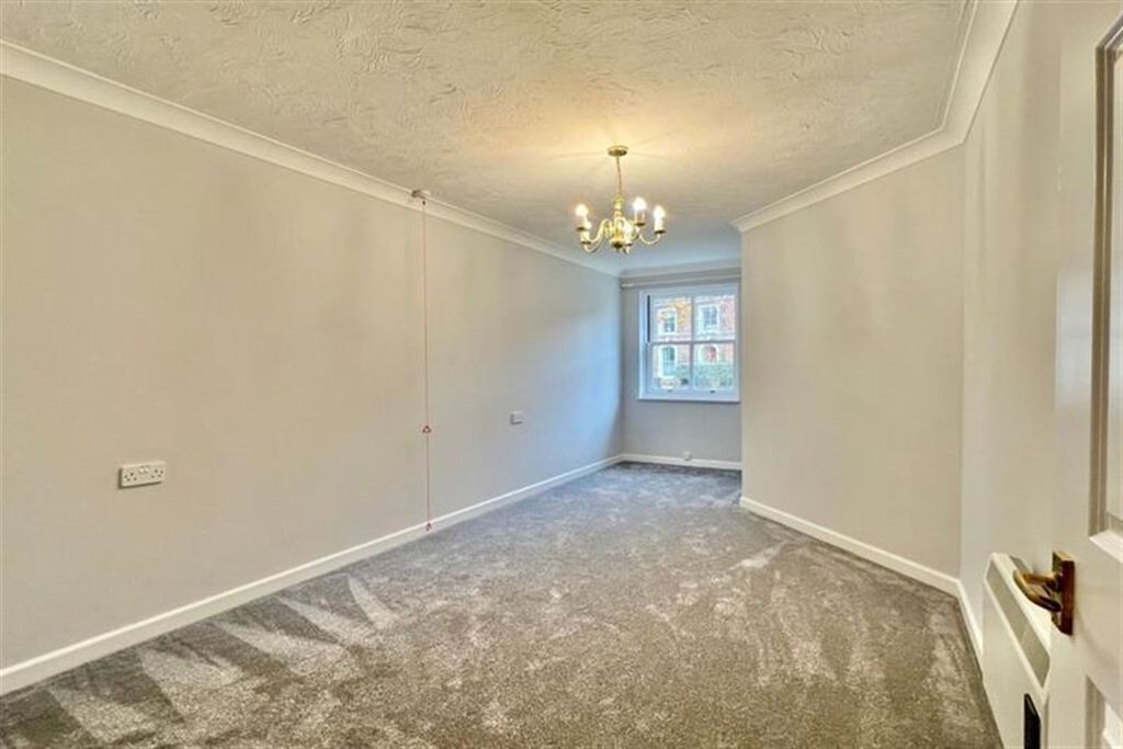 Property photo 2 of 7 (Thumbnail)