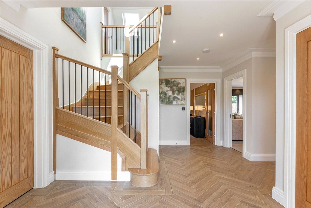 Property photo 2 of 21 Show Home