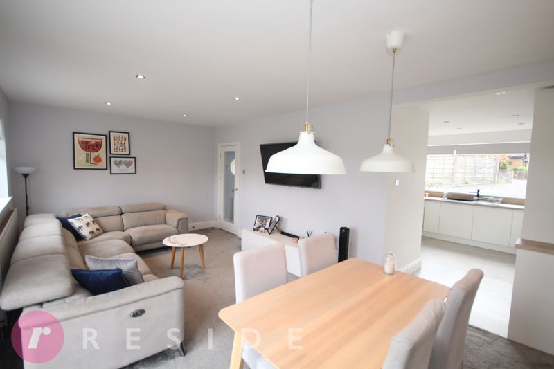 Property photo 2 of 20 Lounge / Dining Area