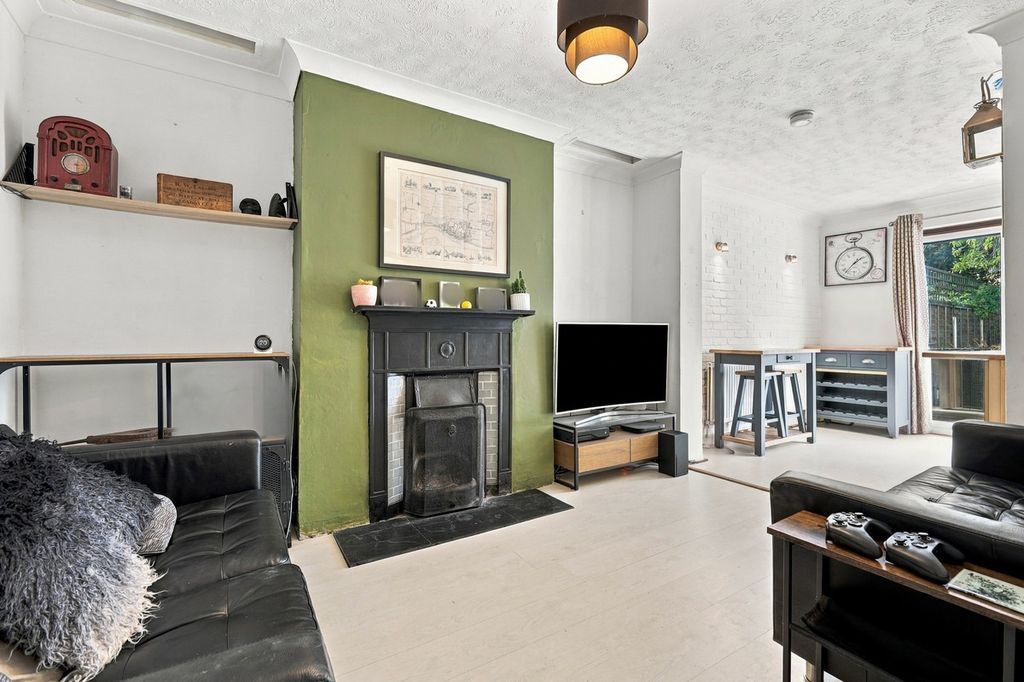 Property photo 2 of 18