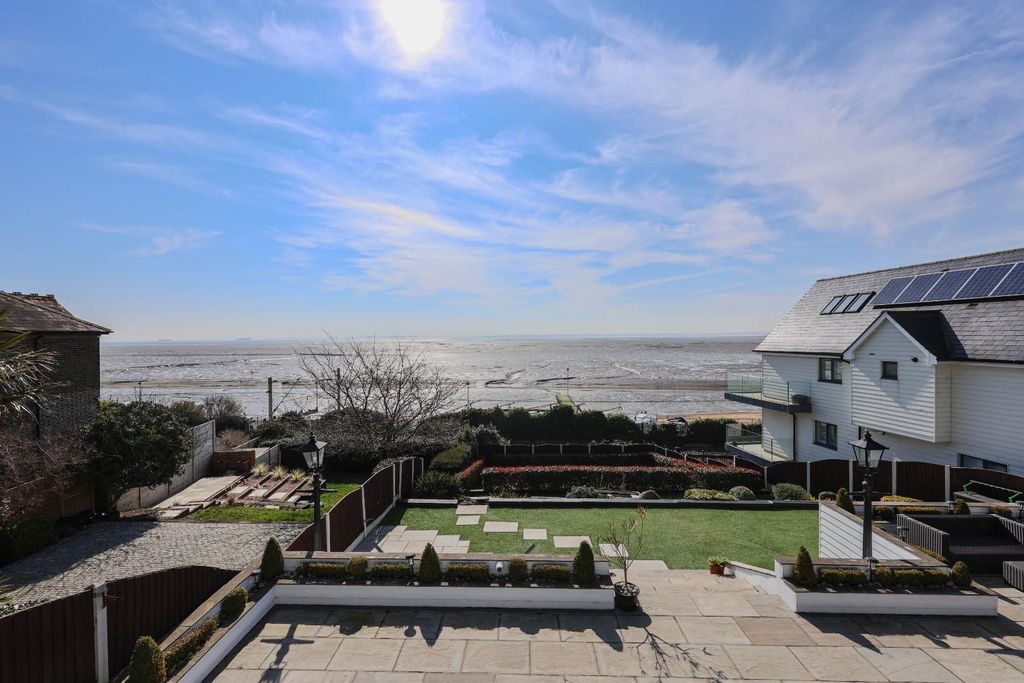 Property photo 2 of 34