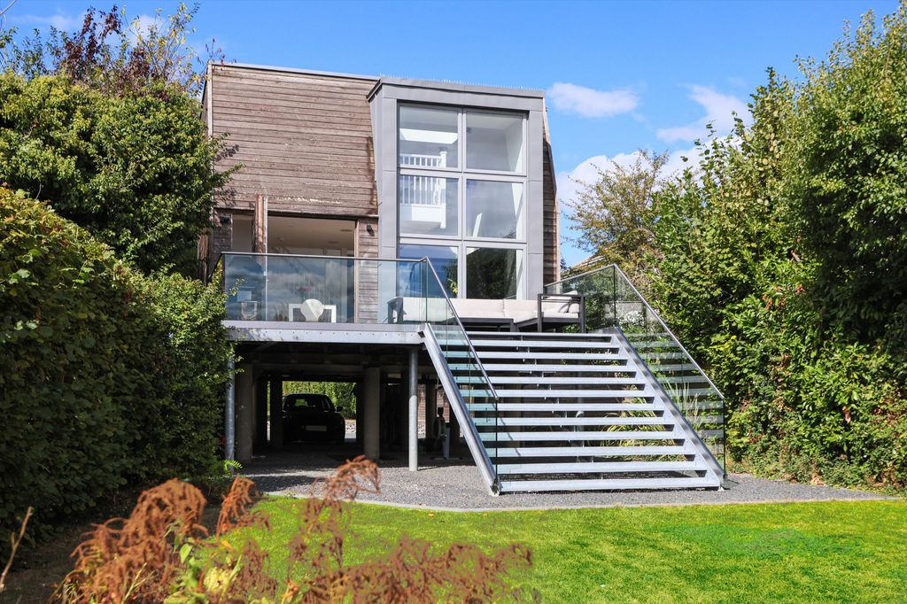 Property photo 2 of 19 Image