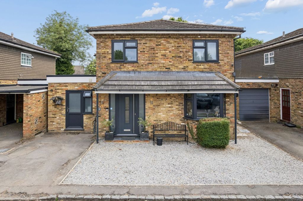 Property photo 1 of 32