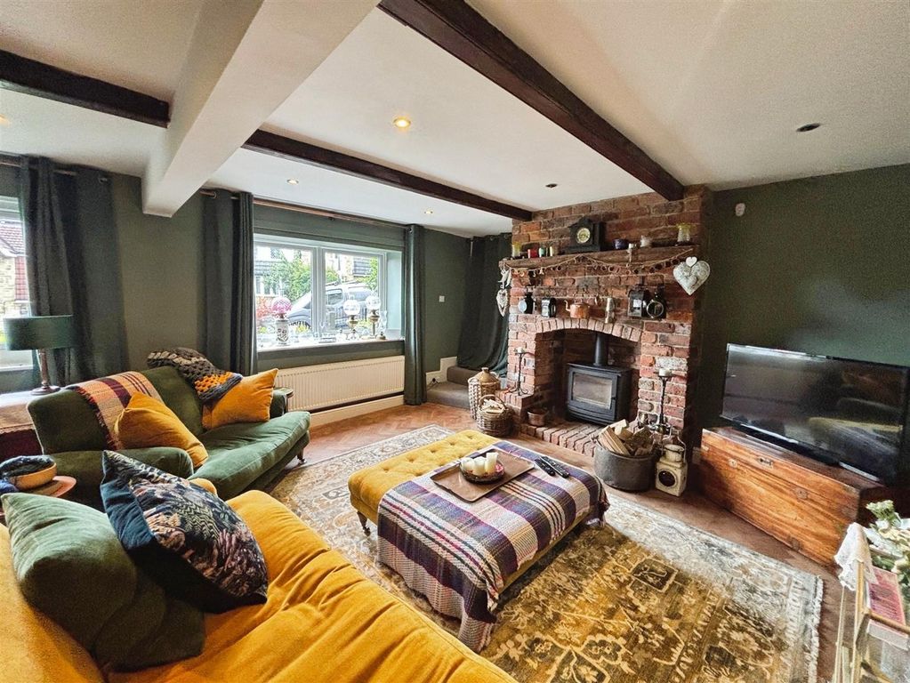 Property photo 2 of 21 Sitting Room
