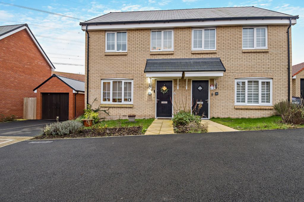 Property photo 2 of 16 8636418-Exterior04-V2-800