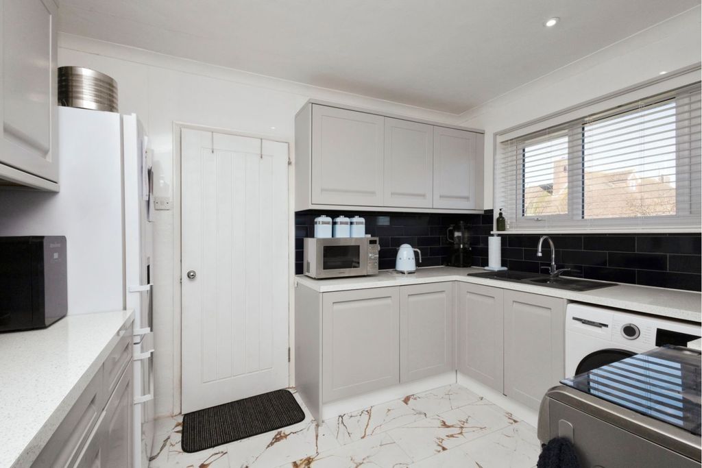 Property photo 3 of 29