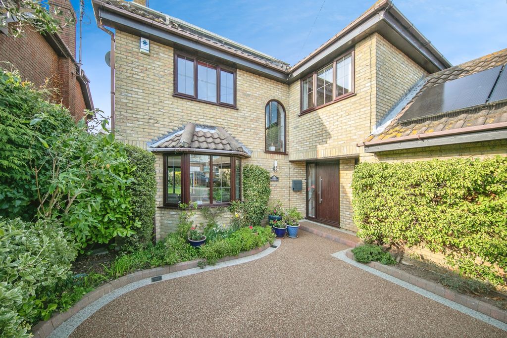 Additional image 20 of 4 bed detached house for saleLeas Road, Clacton-On-Sea CO15