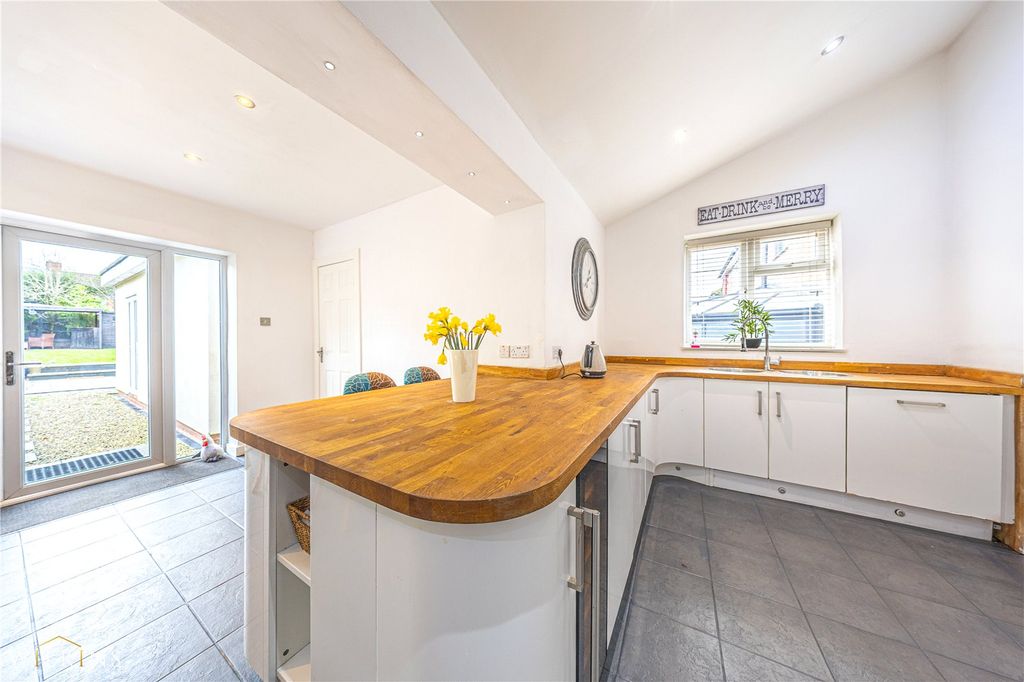 Property photo 2 of 41 Picture No. 10